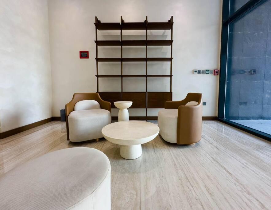 Naseem Elegant Escape In Al Merkadh Apartment